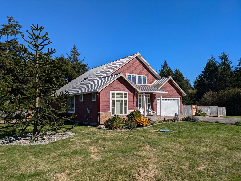 The Ilwaco Residence in Ilwaco, WA featuring ASC Building Products' Skyline Roofing® in Old Zinc Gray