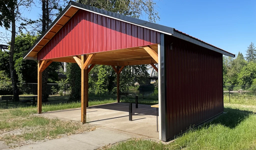 The Willamette River Park Picnic Area in Jefferson, OR, features Delta Rib™ III in Rustic Red & Matte Black trim.