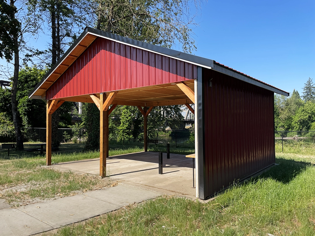 The Willamette River Park Picnic Area in Jefferson, OR, features Delta Rib™ III in Rustic Red & Matte Black trim.