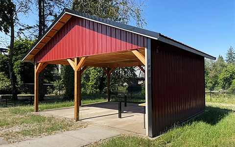 The Willamette River Park Picnic Area in Jefferson, OR, features Delta Rib™ III in Rustic Red & Matte Black trim.